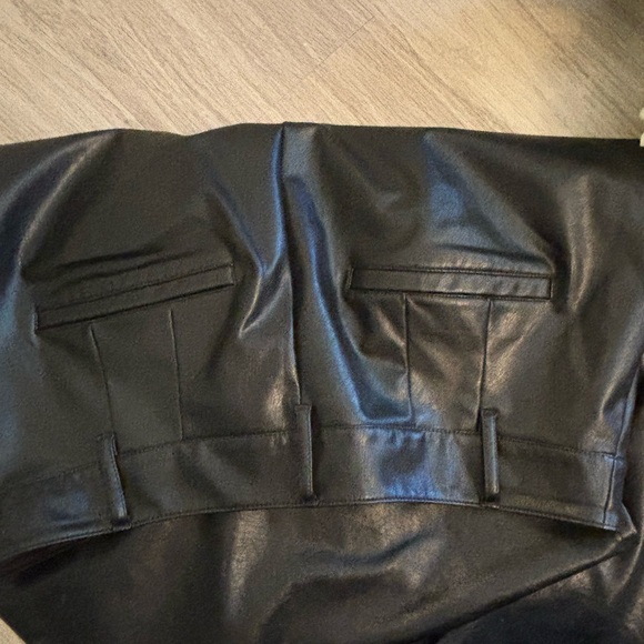 Express Faux Leather Pleated pants- Medium - Picture 4 of 4